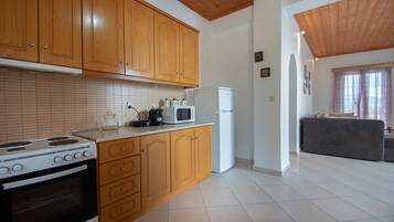 Kamar Triple Comfort, 3 kamar tidur, pemandangan teluk | Dapur pribadi | Lemari es, microwave, oven, dan kompor