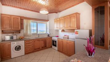 Kamar Double Comfort, Beberapa Tempat Tidur, pemandangan teluk | Dapur pribadi | Lemari es, microwave, oven, dan kompor