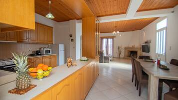 Kamar Triple Comfort, 3 kamar tidur, pemandangan teluk | Setrika/meja setrika, Wi-Fi gratis, dan seprai linen