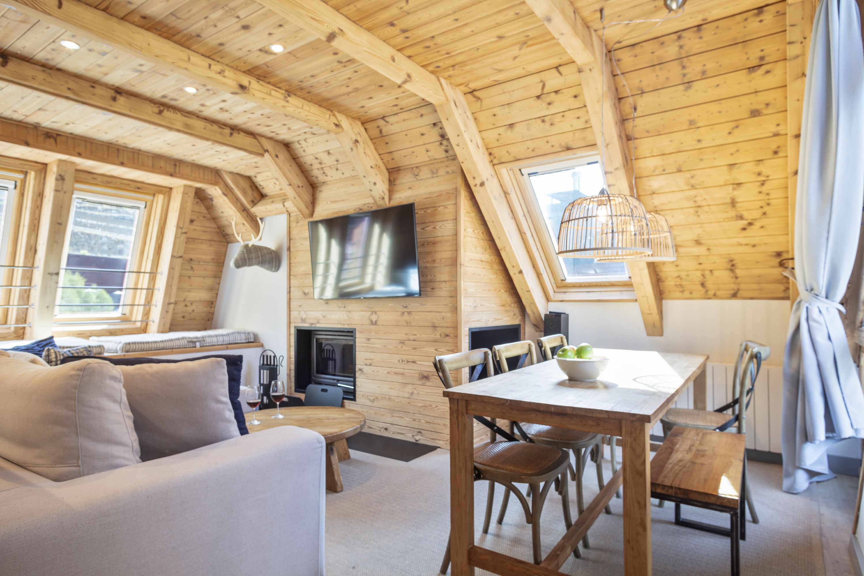 Smart TV, fireplace, DVD player