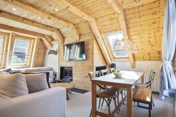 Smart TV, fireplace, DVD player