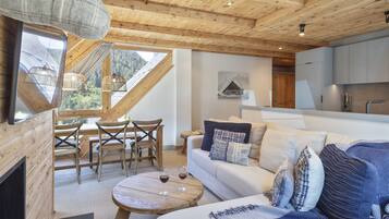 Smart TV, fireplace, DVD player