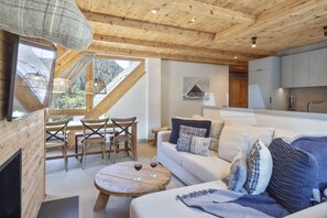 Smart TV, fireplace, DVD player