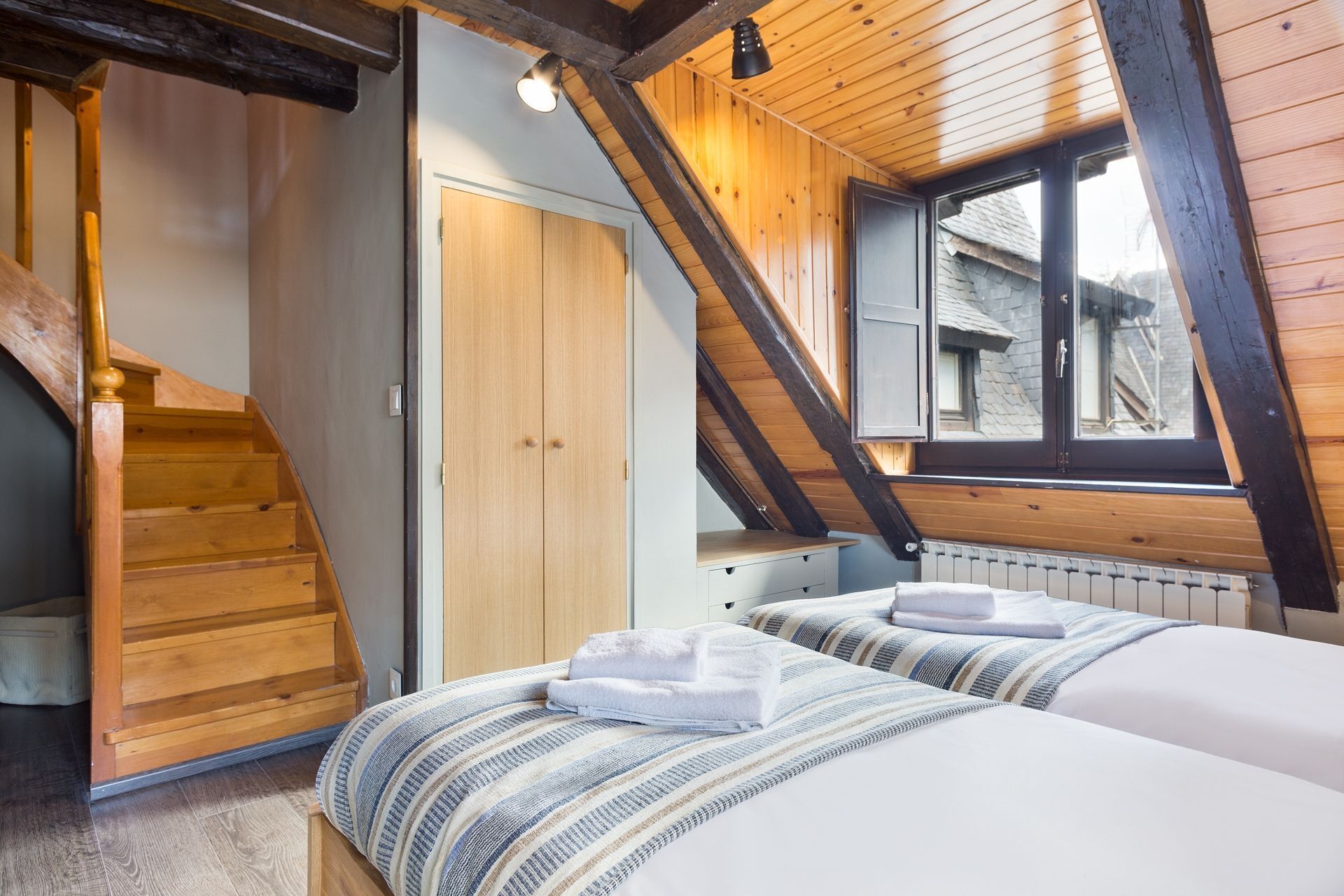 5 slaapkamers, een strijkplank/strijkijzer, wifi, beddengoed