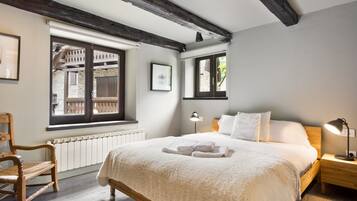 5 slaapkamers, een strijkplank/strijkijzer, wifi, beddengoed