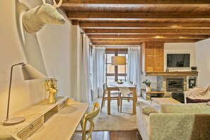 TV, fireplace - Luderna - Apartamento Val de Ruda A4 Montpius (Baqueira)