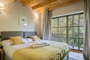 4 dormitorios, tabla de planchar con plancha, Internet y ropa de cama