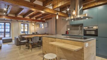 Frigorífico, lavavajillas, cafetera o tetera y tostadora