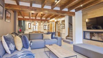 Una Smart TV, una chimenea