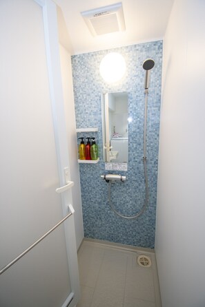 Apartment | Bathroom shower - Grande Shagi GS505 (Osaka)