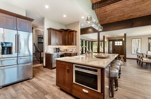 Fridge, microwave, oven, stovetop - Hyler Mountain Lodge Vacation Home at Windcliff (Estes Park)