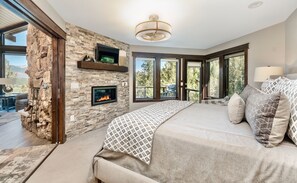 5 bedrooms, iron/ironing board, WiFi, bed sheets