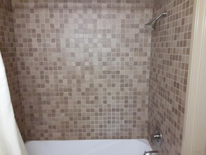 Towels, soap, shampoo, toilet paper - The Vegas Motel (Minot)