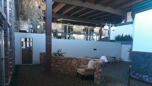 Interior - The Vegas Motel (Minot)