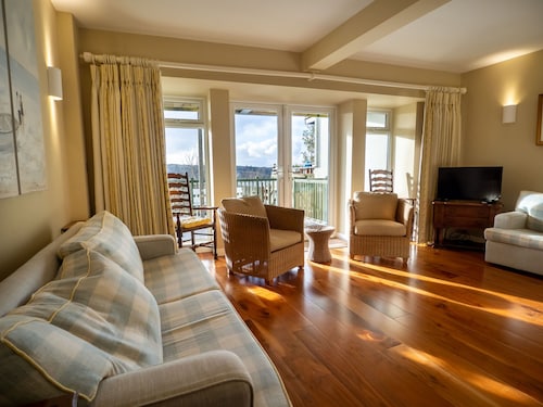 Cottage 360 - Clifden - sleeps 6 guests  in 3 bedrooms