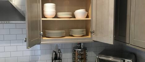 雪櫃、微波爐、焗爐、爐具
