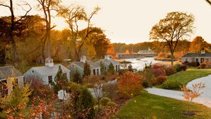 A residential area with houses, a river, and autumn foliage. - SWEET DREAMS COTTAGE (Kennebunkport)