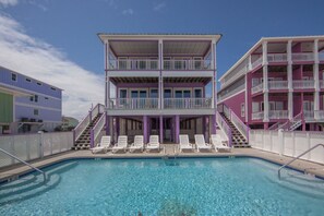 Pool - Sarah's Beach Baby, East Unit. Beachfront. Pool! Sleeps 24. Gulf Shores! (Gulf Shores)