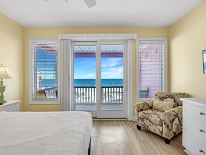 6 bedrooms, iron/ironing board, free WiFi, bed sheets - Sarah's Beach Baby, East Unit. Beachfront. Pool! Sleeps 24. Gulf Shores! (Gulf Shores)