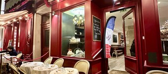 Family house in Versailles close to Eiffel Tower in Paris