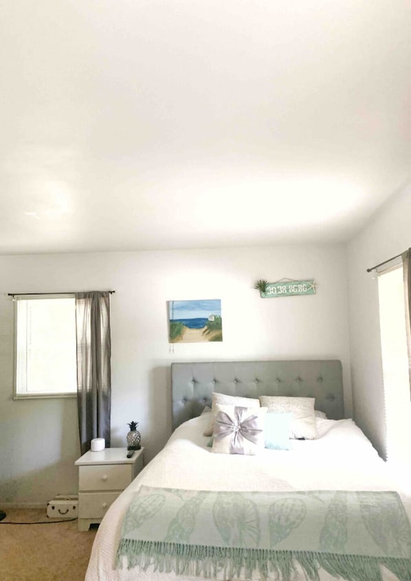 3 habitaciones, tabla de planchar con plancha, wifi y ropa de cama