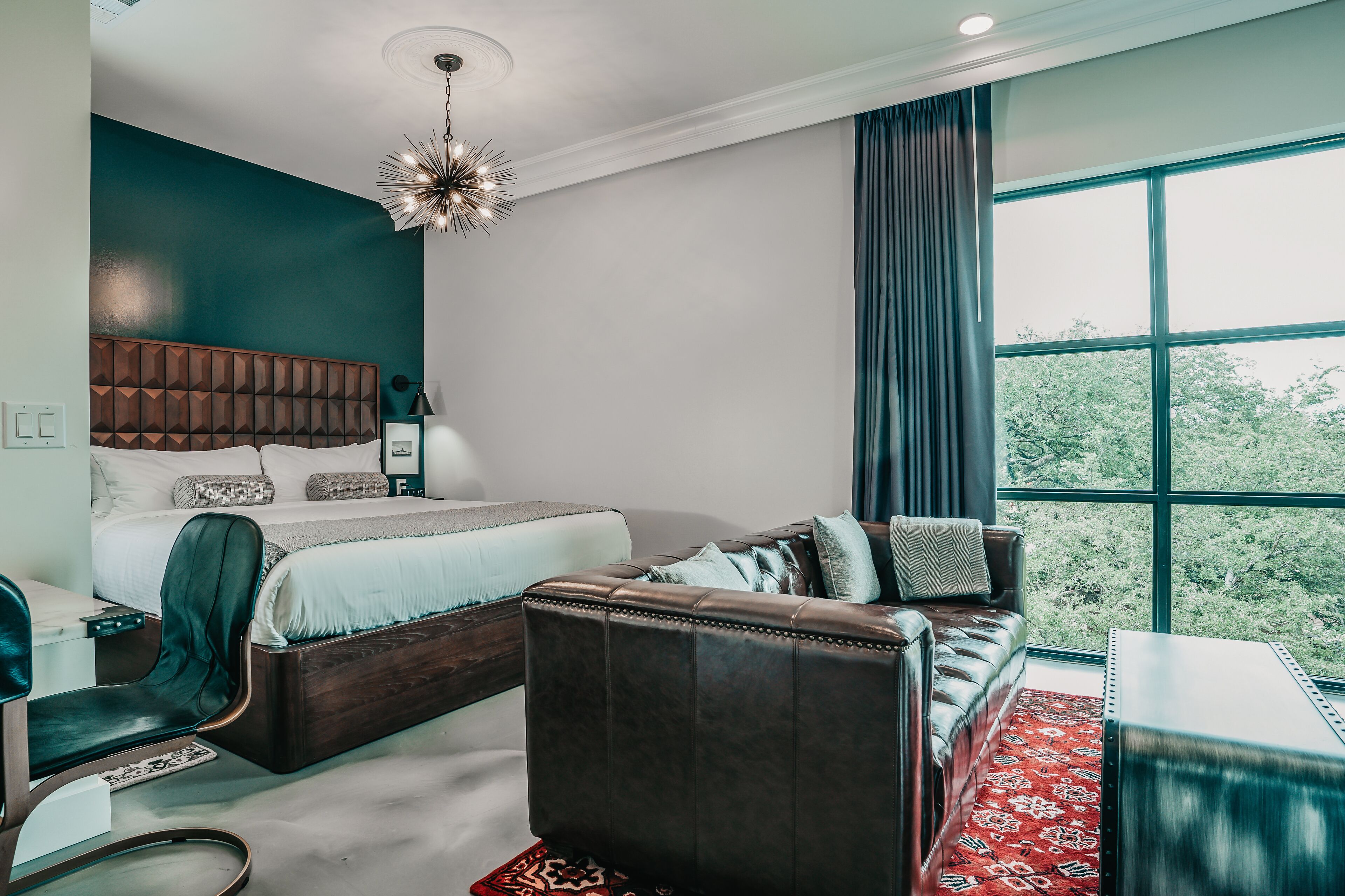 studio, 1 king bed | in-room safe, desk, laptop workspace, iron/ironing board