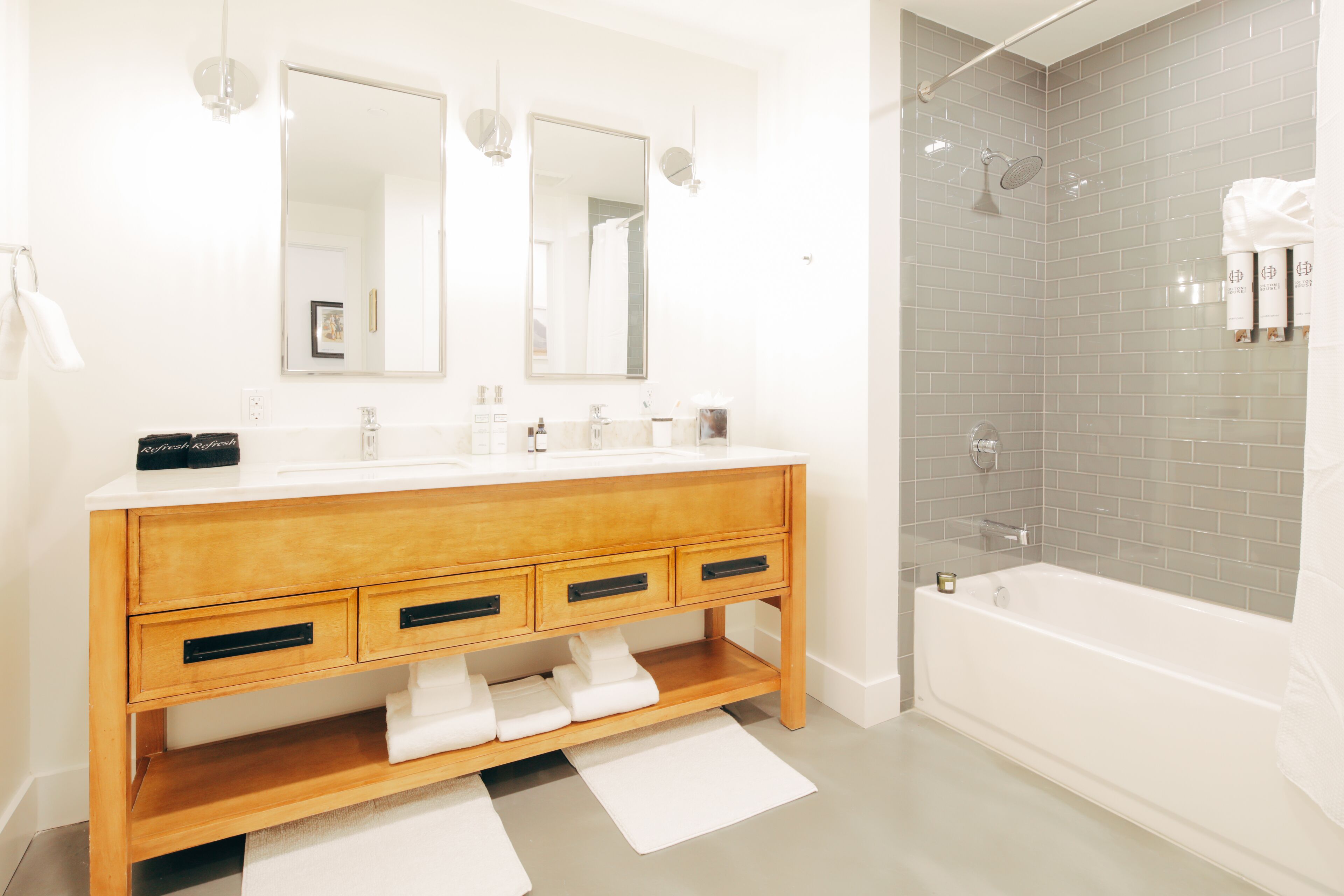 premium suite, 3 bedrooms | bathroom | designer toiletries, hair dryer, towels, soap