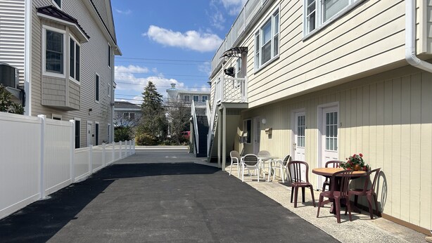 Outdoor dining - Elis Apartments Unit 6 (Ocean City)