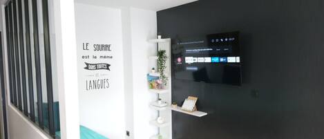 Appartement, salle de bains privée (COSY BREST 7) | Bar lounge