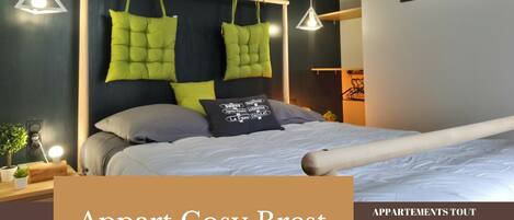 Lägenhet - privat badrum (COSY BREST 7) | 1 sovrum, sängtillbehör av högsta kvalitet och memory foam-madrasser