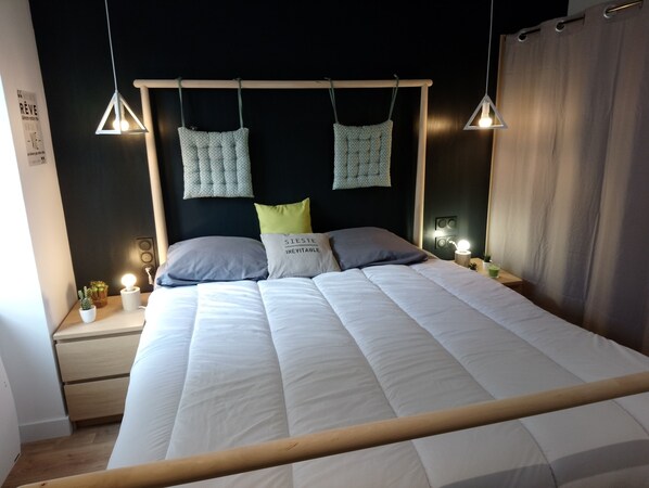 1 bedroom, premium bedding, memory-foam beds, free cots/infant beds