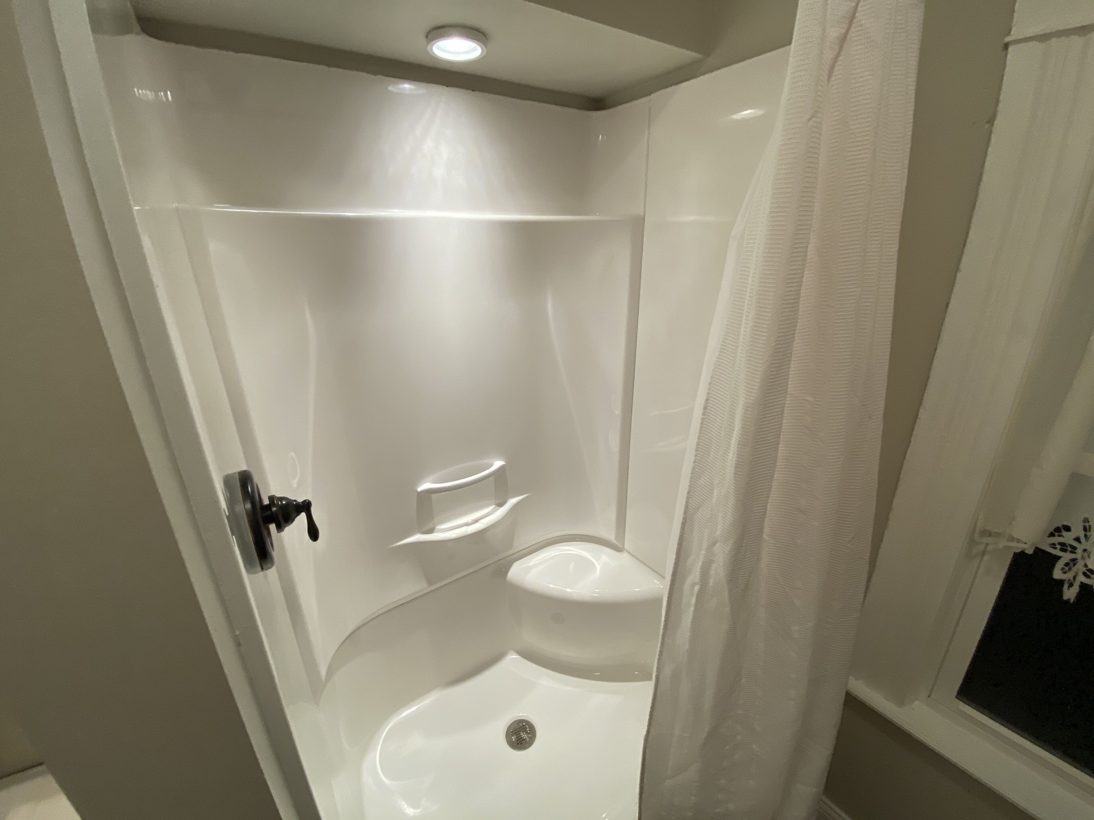 Economy Room, Non Smoking | Bathroom | Hair dryer, towels, soap, shampoo