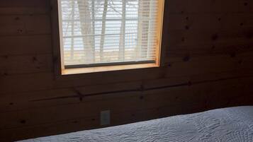 2 bedrooms, iron/ironing board, bed sheets