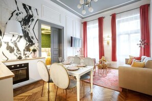 Dining - Premier - design and spacious apartment near Main Railway Station Prague (Hlavní mesto Praha)