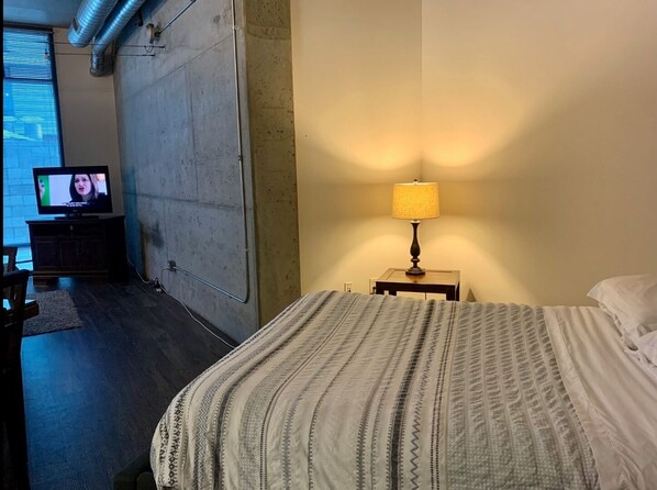 WiFi, bed sheets