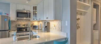 Waterfront on Ochlockonee Bay-Renovated condo & sparking pool