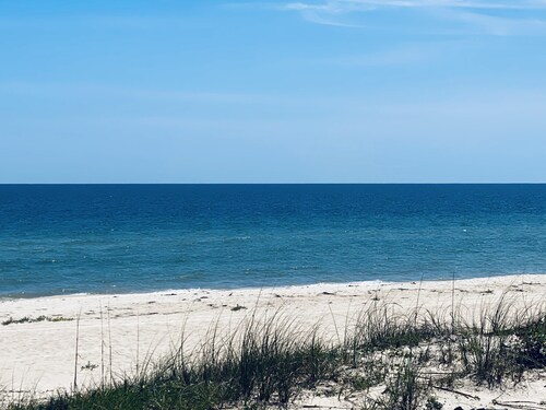Waterfront on Ochlockonee Bay-Renovated condo & sparking pool