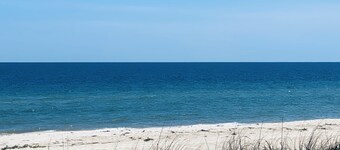 Waterfront on Ochlockonee Bay-Renovated condo & sparking pool