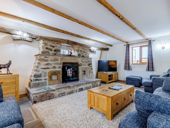 Living area - 2 bedroom accommodation in Clay Cross (Clay Cross)