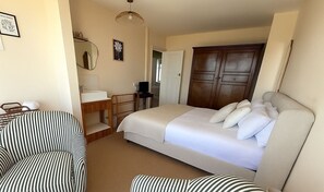 5 bedrooms, iron/ironing board, travel crib, free WiFi
