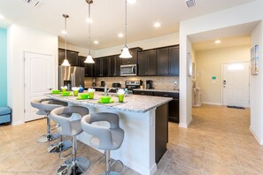 Townhome, 5 Bedrooms | Private kitchen