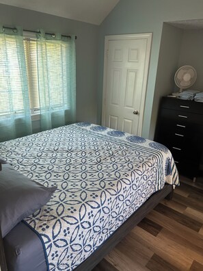 1 chambre, fer et planche à repasser, accès au Wi-Fi (inclus)