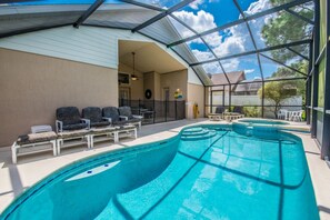 House, 5 Bedrooms | Pool