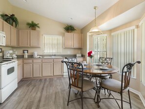 House, 4 Bedrooms | Private kitchen