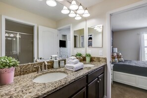 Room - Champions Gate 7, 8 & 9 Bedrooms by Florida Star Vacations (Davenport)