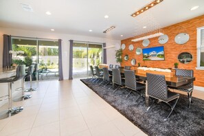 House, 6 Bedrooms | Dining