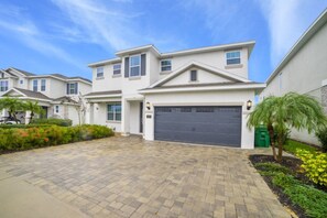 House, 5 Bedrooms | Exterior