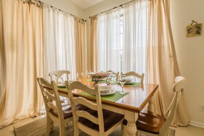 House, 4 Bedrooms | Private kitchen