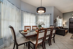 House, 5 Bedrooms | Dining