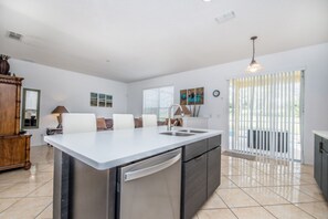 House, 6 Bedrooms | Private kitchen